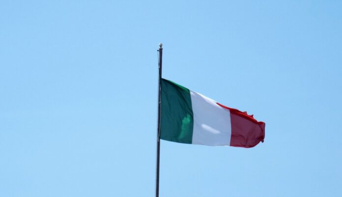 sky-wind-flag-italy-blue-flutter-800068-pxhere.com