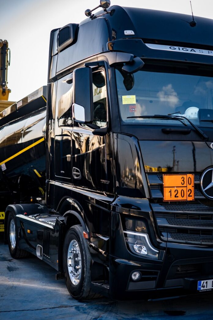 mercedes benz cargo truck