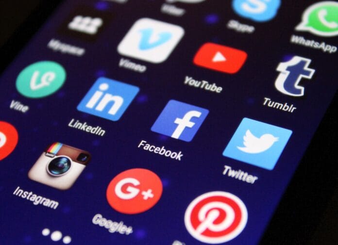 pexels-photo-267350 close up photography of smartphone icons