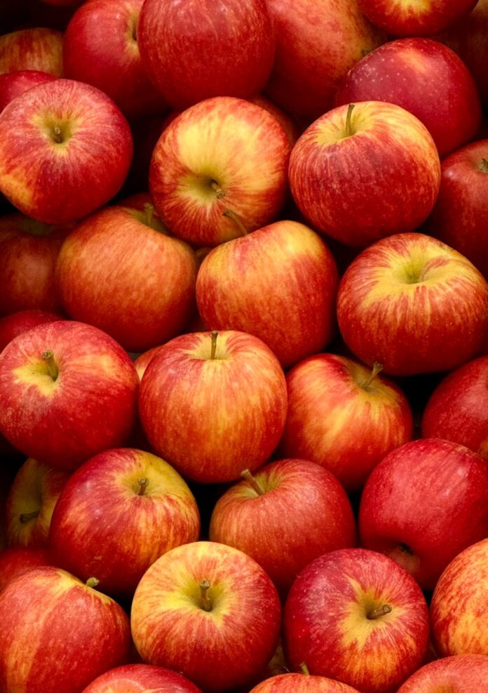 pexels-photo-28710026 fresh red apples at melbourne market